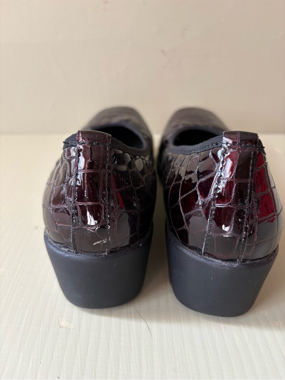 Josef Seibel Burgundy Croc-Embossed Slip-On wedge Sz 39 - Picture 5 of 9